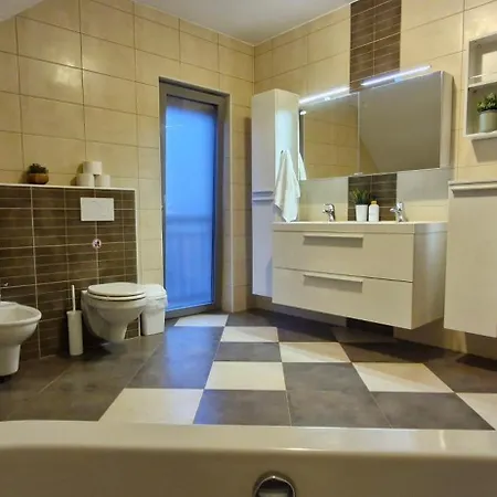 Emma - Free Parking, Ac, Wifi