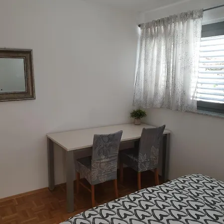 Emma - Free Parking, Ac, Wifi