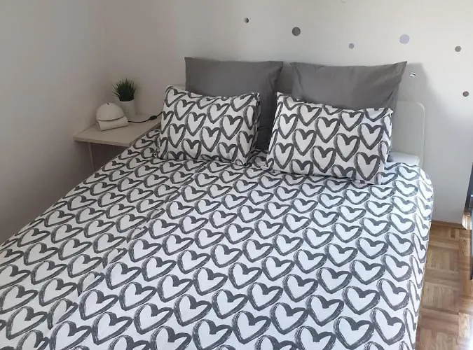 Emma - Free Parking, Ac, Wifi Apartment